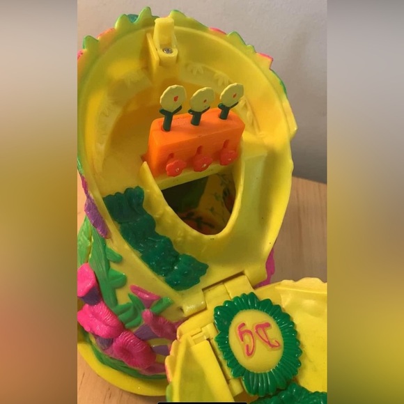 Dream Garden Tea Pot Toy - Picture 3 of 4